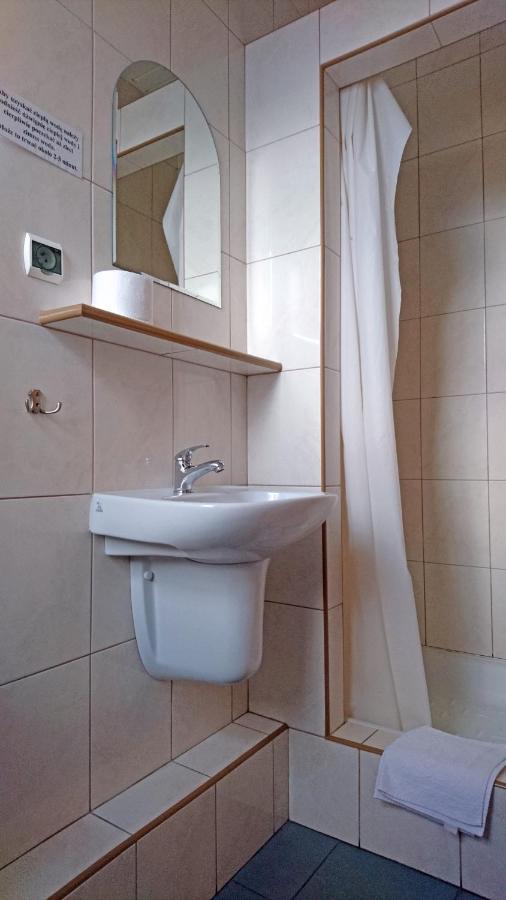Dom Weselny Wenus Pokoje Hotelowe Przedborz Extérieur photo