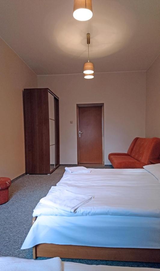 Dom Weselny Wenus Pokoje Hotelowe Przedborz Extérieur photo